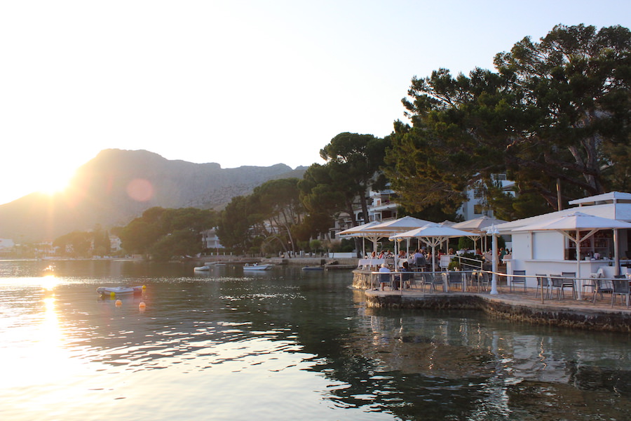 Port de Pollença - Mallorca - Hotel Illa d'Or - Poolbar am Abend