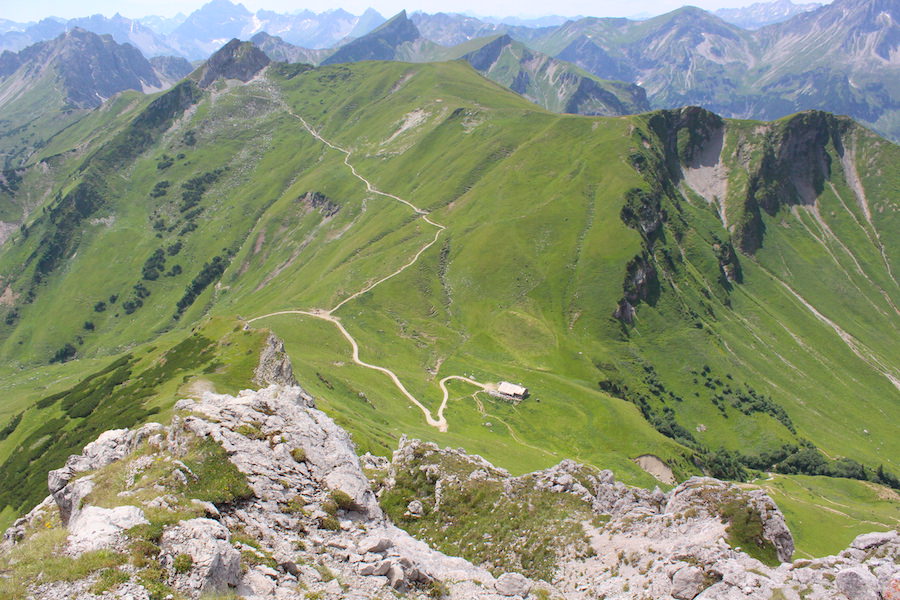 Vom Neunerköpfle zur Sulzspitze in Tirol - Gappenfeldalm von oben