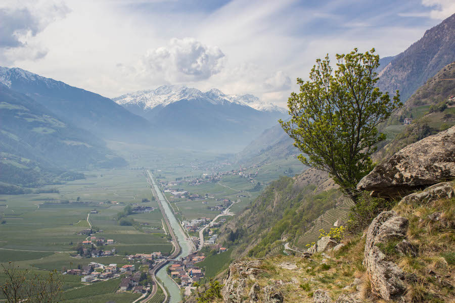 Naturnser Waalweg Suedtirol - Ausblick Vinschgau