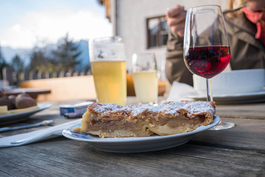 Wandern Taser in Suedtirol - Schnuggerhof Apfelstrudel