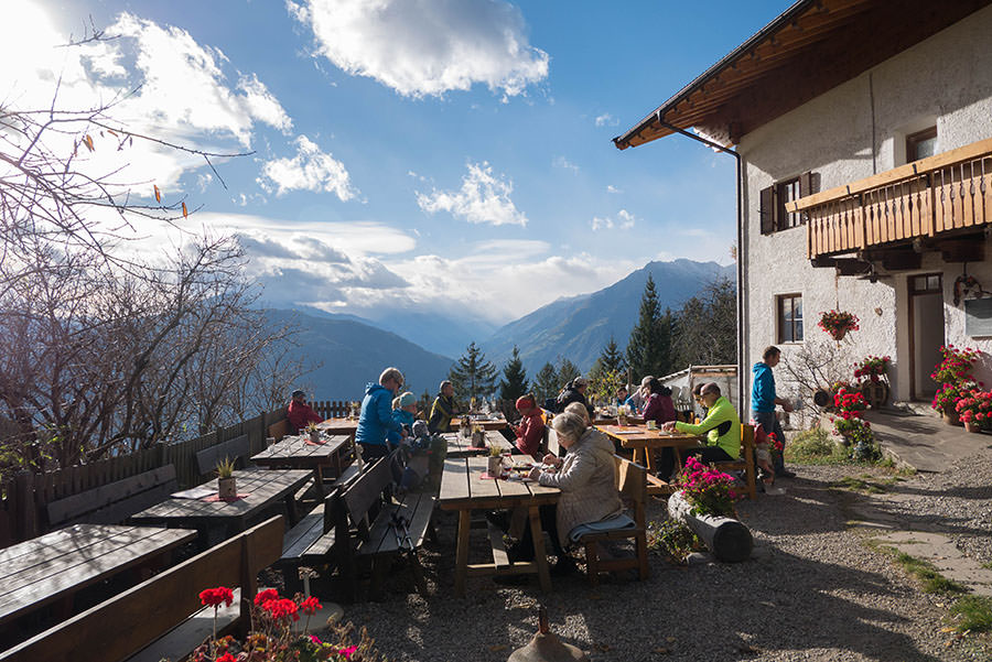 Wandern Taser in Suedtirol - Schnuggerhof Terrasse