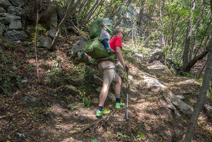 Wandern bei Peglio am Comer See - Bergauf