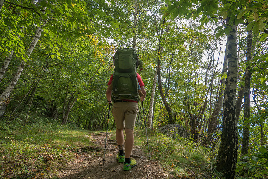 Wandern bei Peglio am Comer See - Waldwanderweg