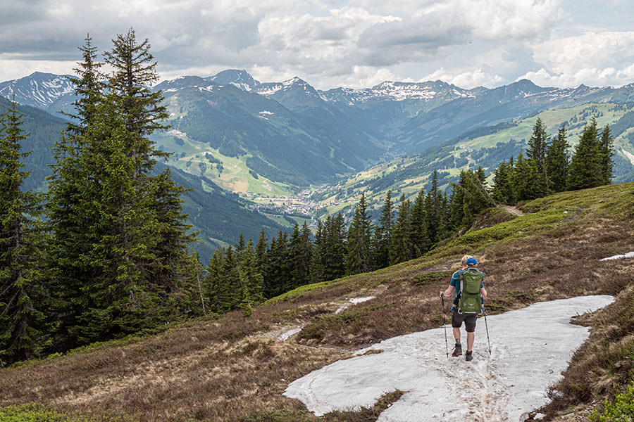 Saalbach Hinterglemm Sommer - Wanderung vom Kohlmaiskopf zur Wildenkarhuette - A Tasty Hike - Abstieg