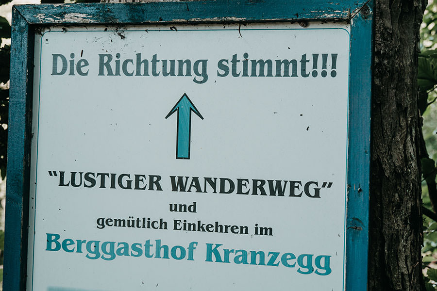 A Tasty Hike - Gruenten Wandern - Lustiger Wanderweg Allgaeu - Berggasthaus Schild